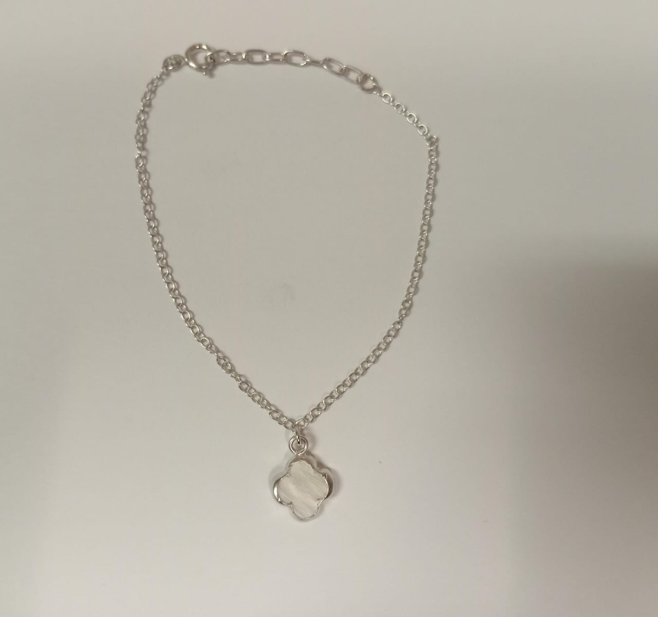 Silver 20cm Anchor Link Bracelet With Mother of Pearl Clover Leaf Charm
