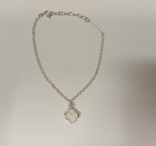 Silver 20cm Anchor Link Bracelet With Mother of Pearl Clover Leaf Charm