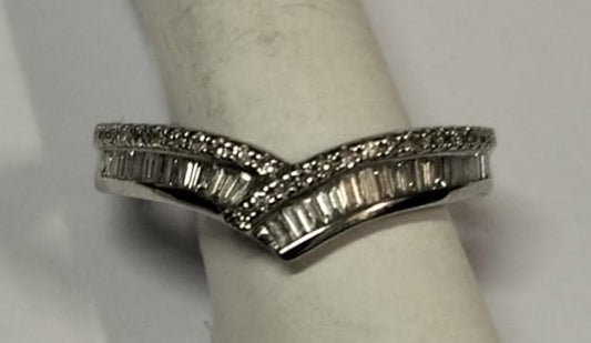 9ct White Gold Baguette & Round Diamond Curved Band